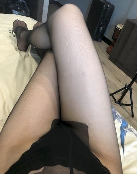 不知火舞被三个小男孩_午夜伦不卡高清在线观看